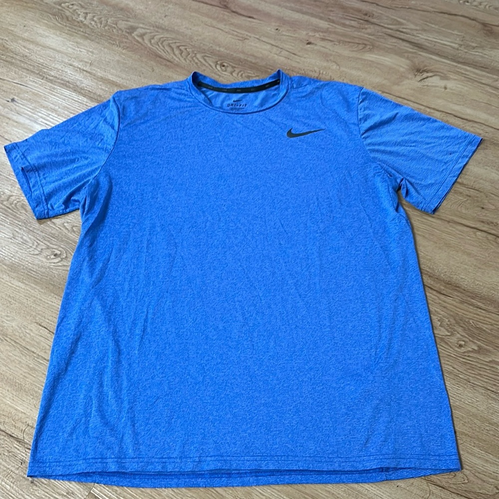 Nike shirt size XL